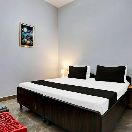 Super Hotel Live View Indraprastha Esterno foto