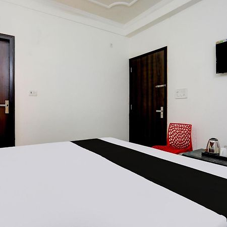 Super Hotel Live View Indraprastha Esterno foto