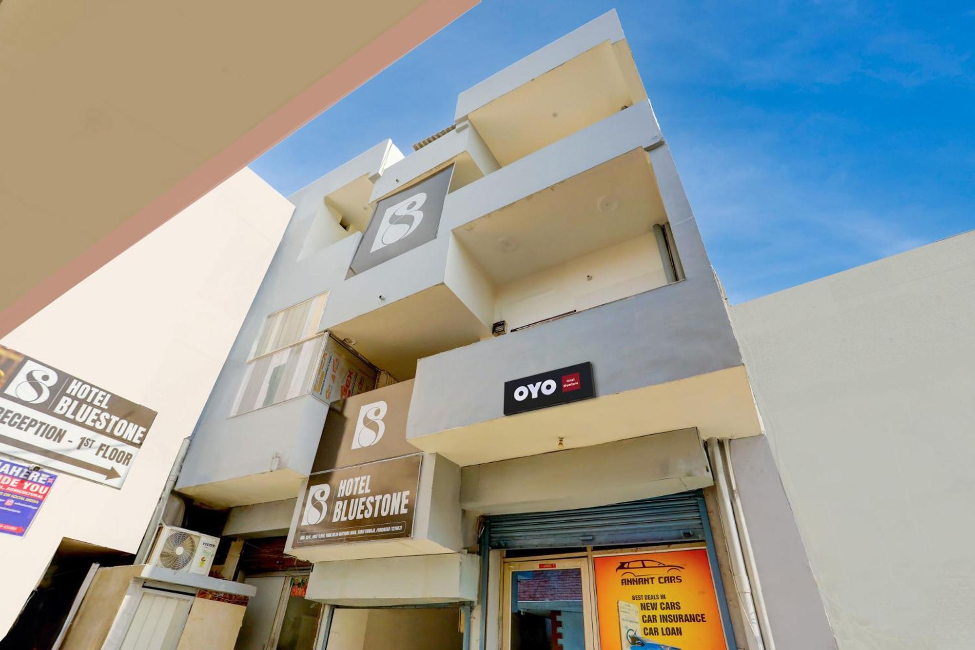 Super Hotel Live View Indraprastha Esterno foto