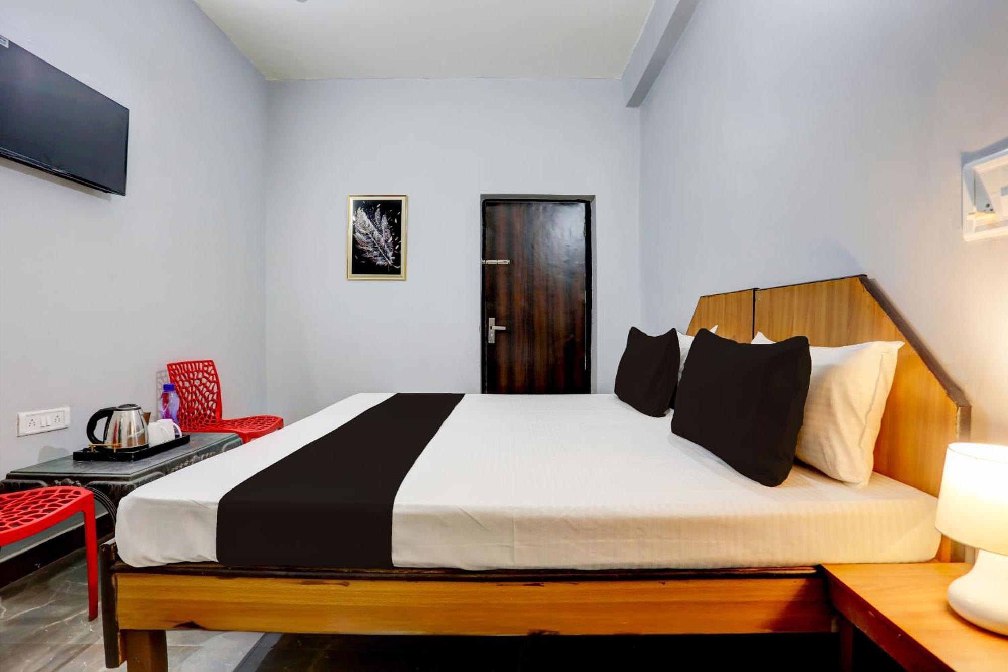 Super Hotel Live View Indraprastha Esterno foto