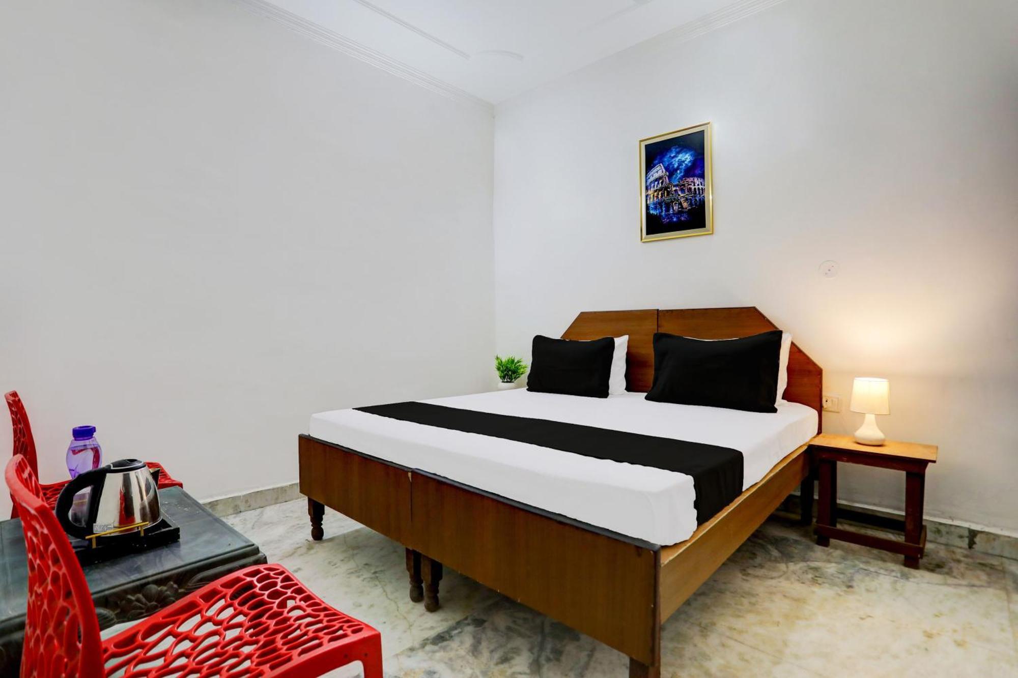 Super Hotel Live View Indraprastha Esterno foto