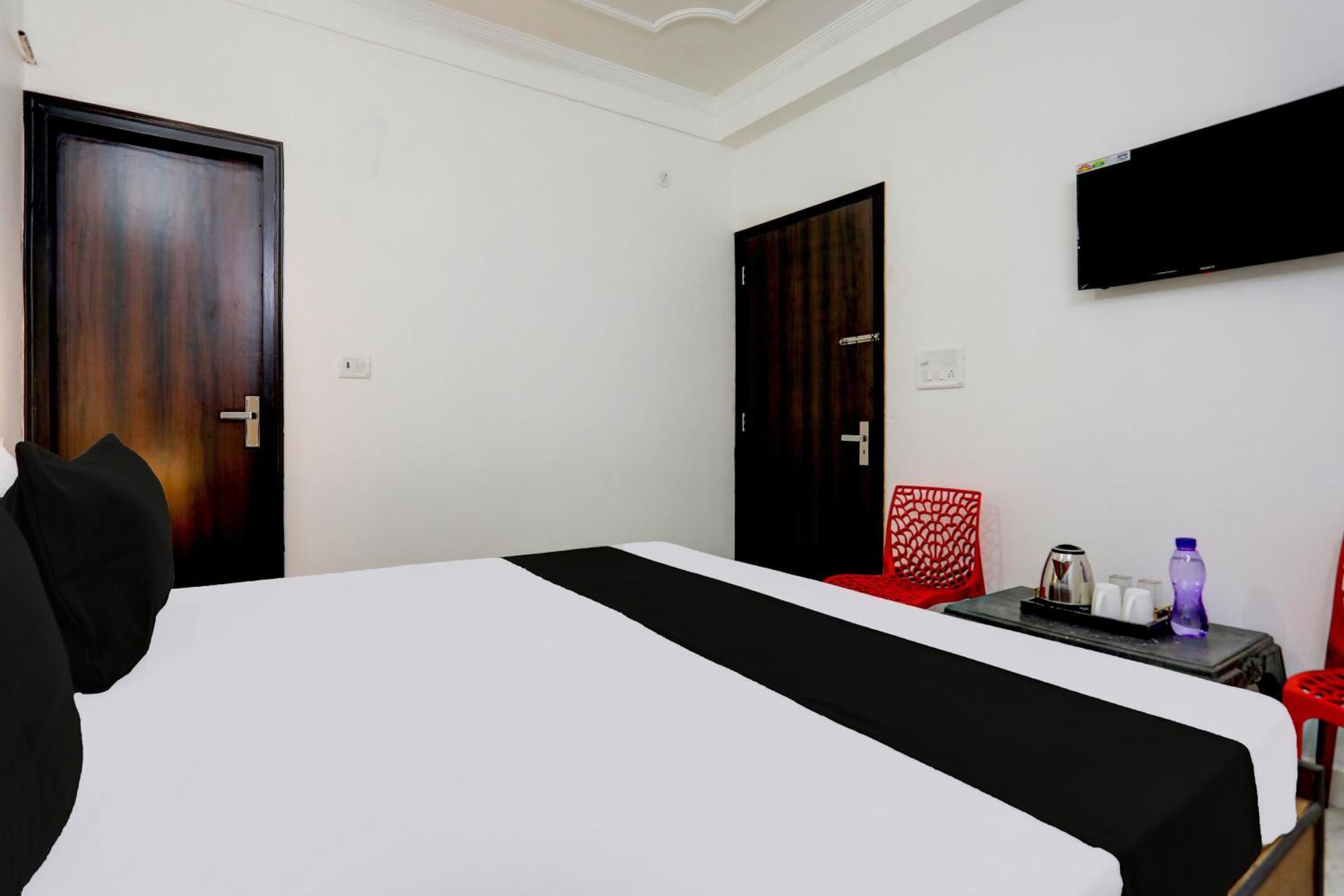 Super Hotel Live View Indraprastha Esterno foto